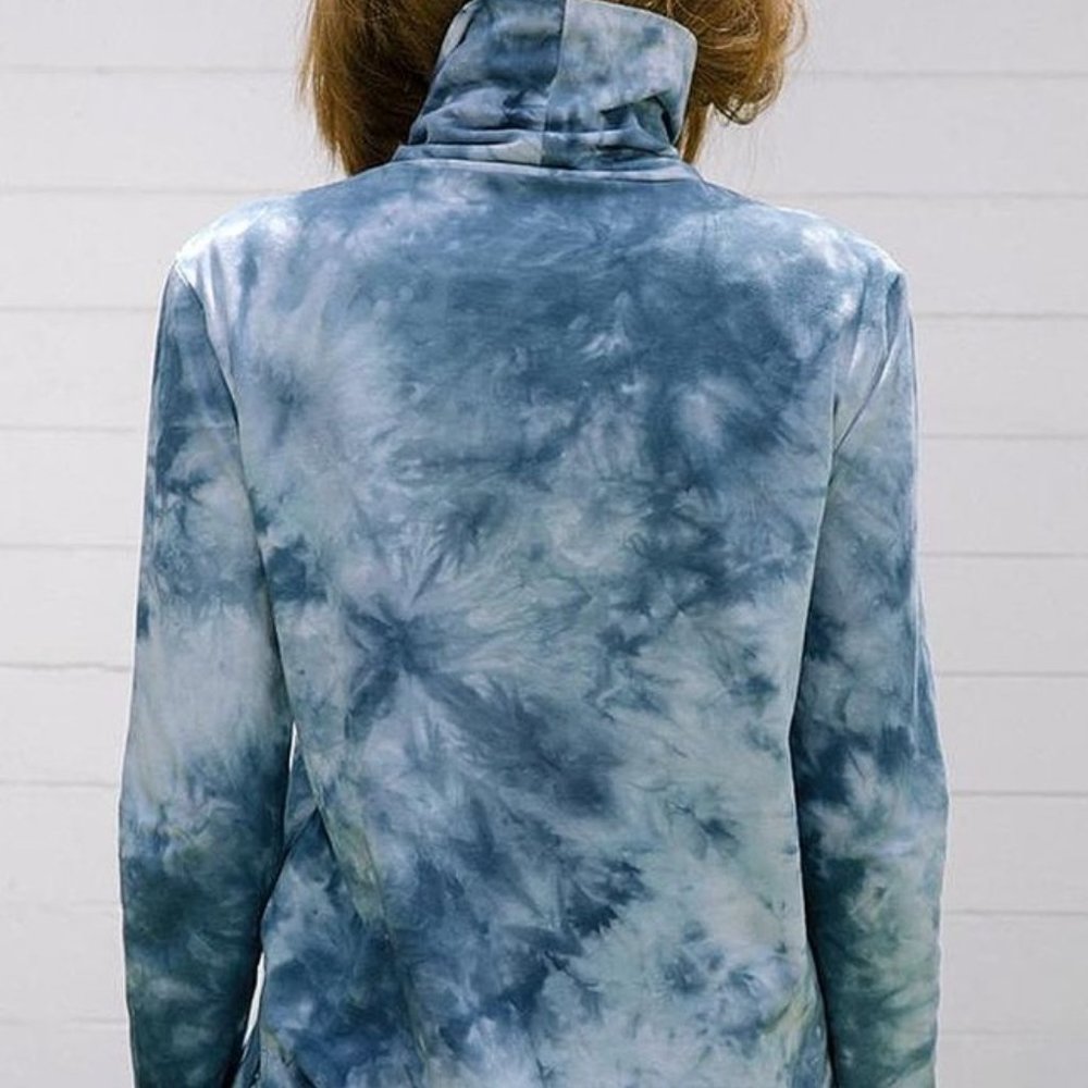 Tradlands Blue Tie Dye Turtleneck XXS